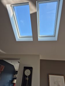 Wir reinigen auch Dachfenster in großer Höhe